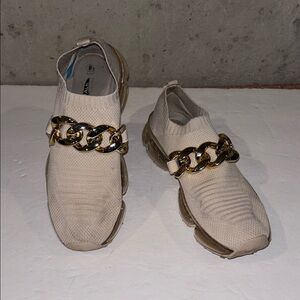 Freewalk Tan Foam Fit Sneakers With Gold Chain Embellishment - Size 8